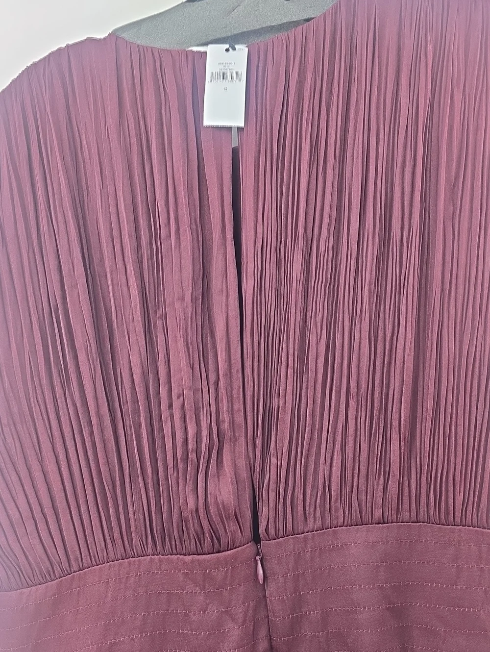 Banana Republic Elegant Sleeveless Pleated Midi Dress in Deep Plum